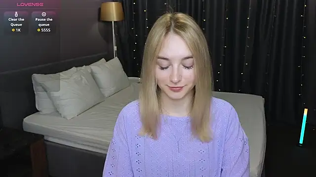 Shy Polly online show from 05.08.26