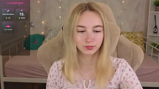 Shy Polly online show from 06.12.26