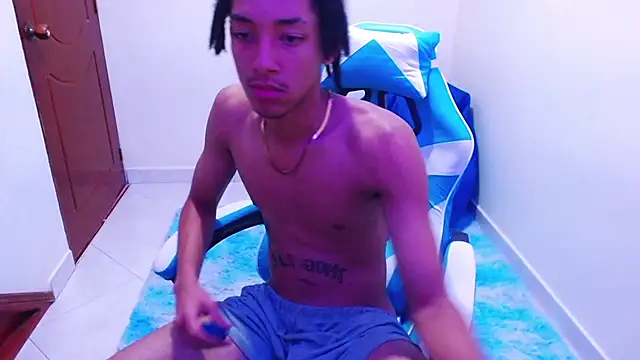 Snapshot of smith_66jr chatting on 12.04.25 smith 66jr online show from 12.04.25