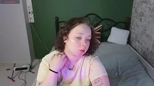 Snapshot of Vlada_vv chatting on 07.14.26 Vlada vv online show from 07.14.26