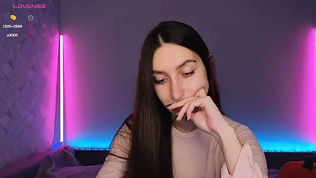 Snapshot of KikkyMi chatting on 11.22.25 KikkyMi online show from 11.22.25