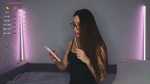 Snapshot of KikkyMi chatting on 11.24.25 KikkyMi online show from 11.24.25