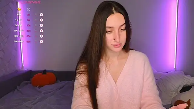 Snapshot of KikkyMi chatting on 11.29.25 KikkyMi online show from 11.29.25