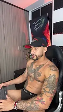 Snapshot of NikoHank chatting on 12.18.25 NikoHank online show from 12.18.25