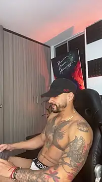 Snapshot of NikoHank chatting on 12.23.25 NikoHank online show from 12.23.25