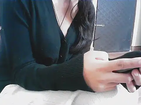 Snapshot of fatima_30 chatting on 12.22.25 fatima 30 online show from 12.22.25