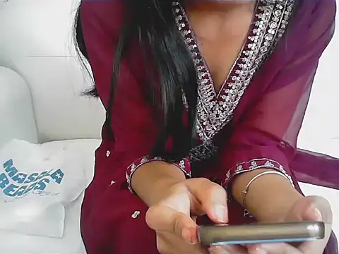 Snapshot of fatima_30 chatting on 12.23.25 fatima 30 online show from 12.23.25