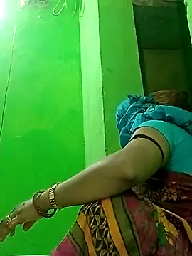 Snapshot of Hot_kire chatting on 12.18.25 Hot kire online show from 12.18.25