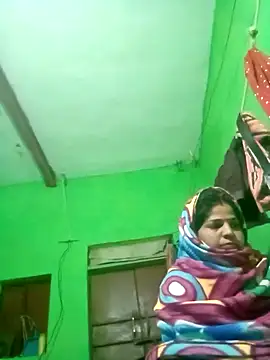 Snapshot of Hot_kire chatting on 12.18.25 Hot kire online show from 12.18.25