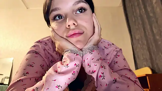 Snapshot of StacieGregoreski chatting on 11.22.25 StacieGregoreski online show from 11.22.25