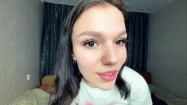 Snapshot of StacieGregoreski chatting on 12.21.25 StacieGregoreski online show from 12.21.25