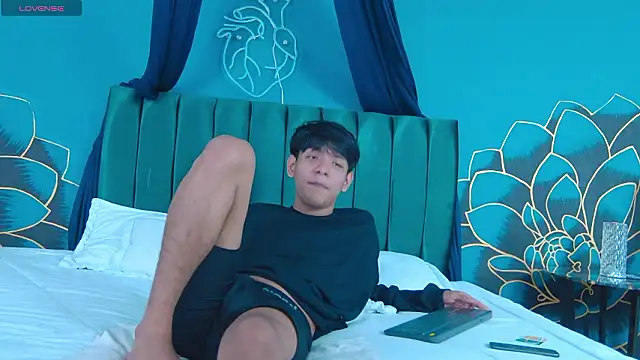 Snapshot of Liam_Sinclair chatting on 02.08.26 Liam Sinclair online show from 02.08.26