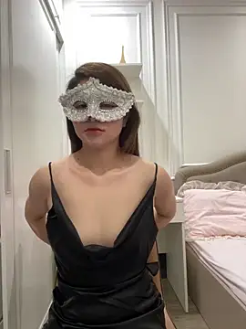 Snapshot of Queen-of-Love chatting on 05.26.26 Queen-of-Love online show from 05.26.26