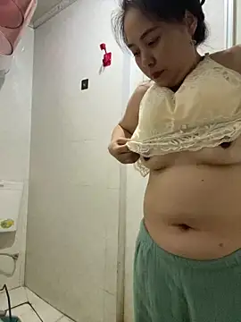 Snapshot of tianwei2567 chatting on 11.26.25 tianwei2567 online show from 11.26.25