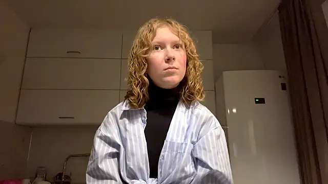 Snapshot of ElfriedaZwack chatting on 11.28.25 ElfriedaZwack online show from 11.28.25