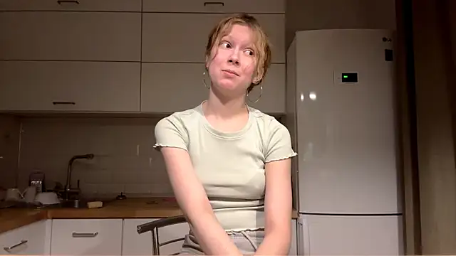 Snapshot of ElfriedaZwack chatting on 12.18.25 ElfriedaZwack online show from 12.18.25