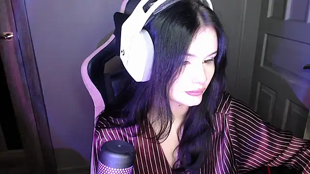 Moon raven online show from 12.16.25