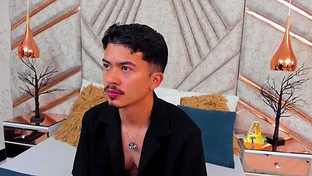 Snapshot of NicolaiKarav chatting on 11.28.25 NicolaiKarav online show from 11.28.25