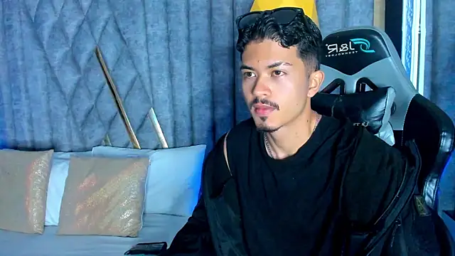 Snapshot of NicolaiKarav chatting on 01.13.26 NicolaiKarav online show from 01.13.26