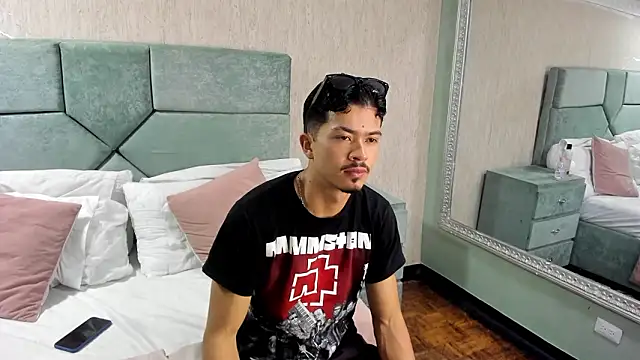 Snapshot of NicolaiKarav chatting on 01.18.26 NicolaiKarav online show from 01.18.26