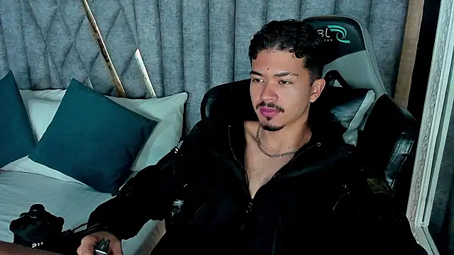 Snapshot of NicolaiKarav chatting on 02.01.26 NicolaiKarav online show from 02.01.26