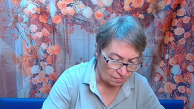 Snapshot of OlgaLuck chatting on 12.01.25 OlgaLuck online show from 12.01.25