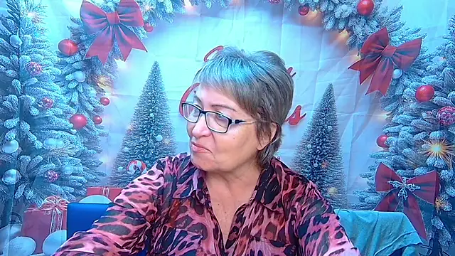 Snapshot of OlgaLuck chatting on 12.17.25 OlgaLuck online show from 12.17.25