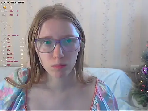 Snapshot of LustfulSarah chatting on 03.07.26 LustfulSarah online show from 03.07.26