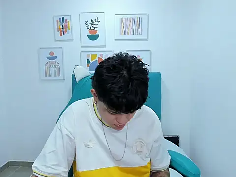 Snapshot of _ian_sweet chatting on 12.21.25 ian sweet online show from 12.21.25