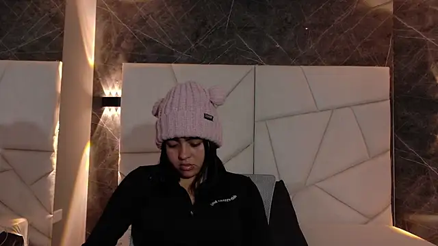 mia violet8 online show from 11.26.25