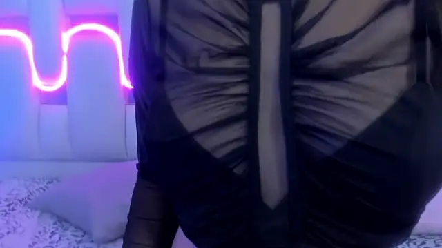 mask red girl online show from 02.03.26