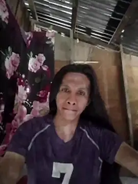 Snapshot of lovelycarla32 chatting on 12.15.25 lovelycarla32 online show from 12.15.25