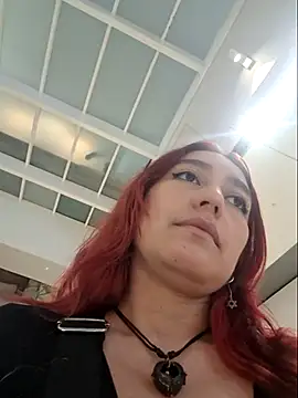 Snapshot of Eveeelyn25 chatting on 12.04.25 Eveeelyn25 online show from 12.04.25