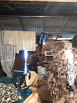 Snapshot of AXG100 chatting on 11.23.25 AXG100 online show from 11.23.25