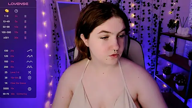 lovelyy julia online show from 04.28.26