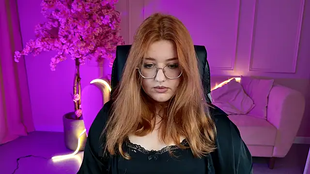 Snapshot of StaceyJensen chatting on 11.24.25 StaceyJensen online show from 11.24.25