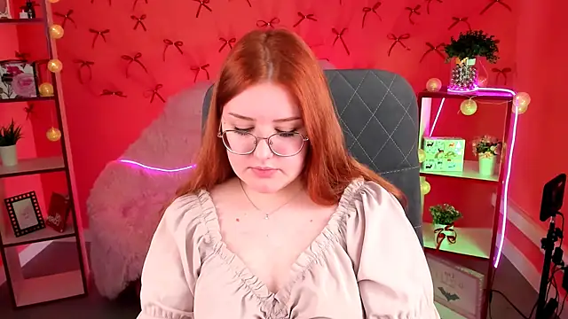 Snapshot of StaceyJensen chatting on 12.02.25 StaceyJensen online show from 12.02.25