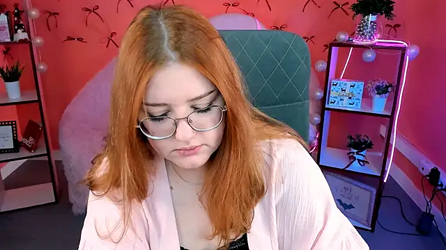 Snapshot of StaceyJensen chatting on 12.15.25 StaceyJensen online show from 12.15.25