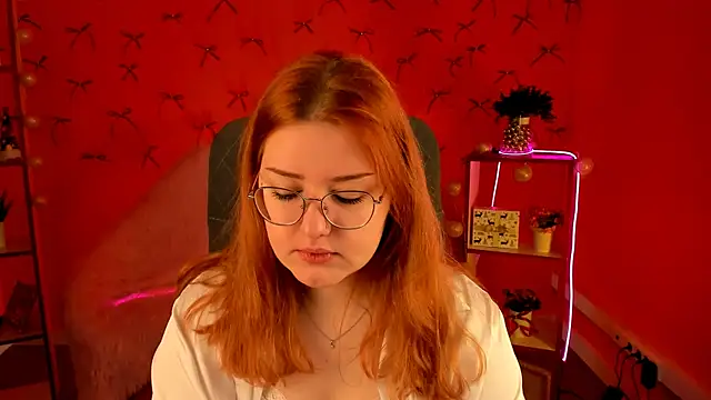 Snapshot of StaceyJensen chatting on 12.18.25 StaceyJensen online show from 12.18.25