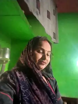 Snapshot of Pooja_hote chatting on 11.25.25 Pooja hote online show from 11.25.25