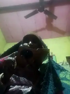 Snapshot of Pooja_hote chatting on 12.20.25 Pooja hote online show from 12.20.25