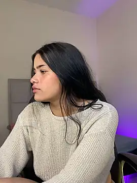 Snapshot of venus_evans_ chatting on 12.20.25 venus evans online show from 12.20.25