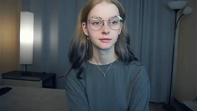 Snapshot of ToyaPletz chatting on 11.29.25 ToyaPletz online show from 11.29.25