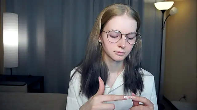 Snapshot of ToyaPletz chatting on 12.01.25 ToyaPletz online show from 12.01.25