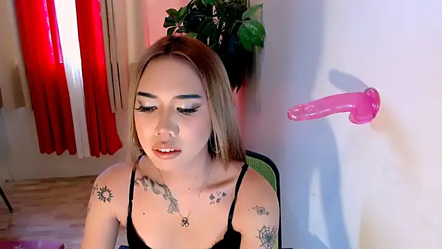 Snapshot of multicummer_staycey chatting on 01.12.26 multicummer staycey online show from 01.12.26