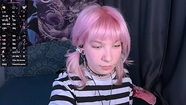 Snapshot of LolaDollyMur chatting on 12.18.25 LolaDollyMur online show from 12.18.25