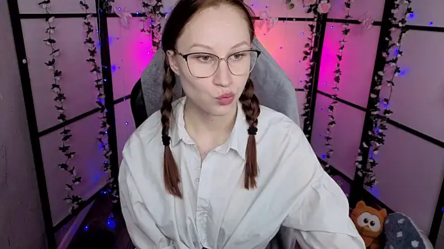 JoanFlare online show from 11.26.25