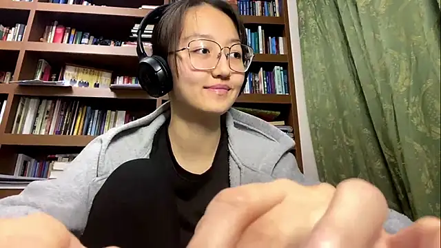 LinaClous online show from 12.15.25