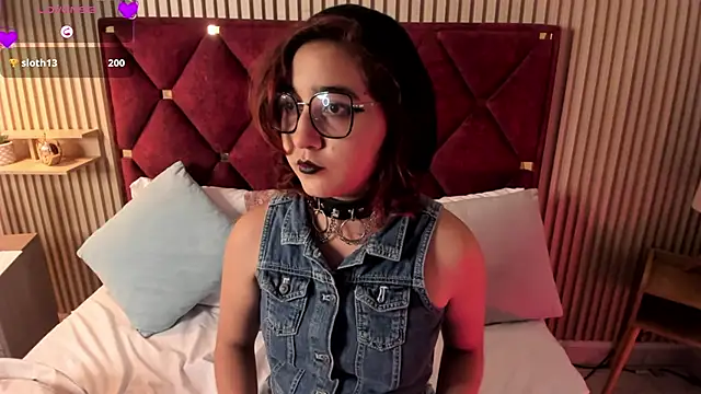 Snapshot of Kiri_Velvet chatting on 04.16.26 Kiri Velvet online show from 04.16.26