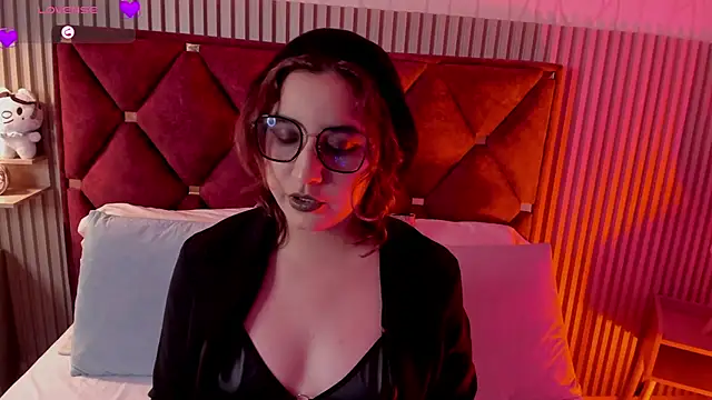 Snapshot of Kiri_Velvet chatting on 04.23.26 Kiri Velvet online show from 04.23.26